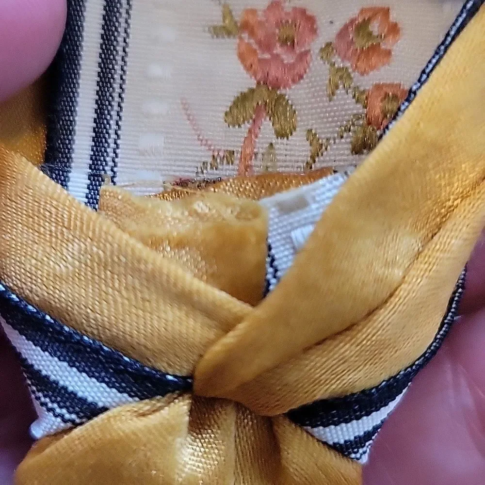 NWOT BOHO FLORAL RIBBON AND FABRIC LOOPED HEADBAND OSFM